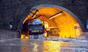 Auch dieser Tunnel in Nuoro steht unter Wasser.