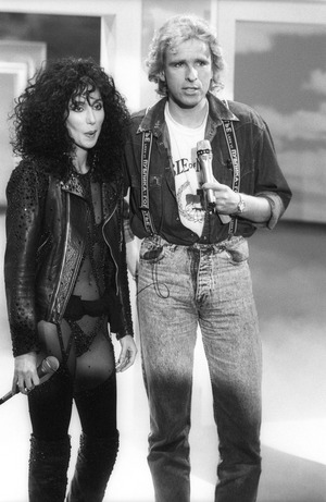 Thomas Gottschalk 1987 mit der leicht bekleideten Cher. Damals ein Skandal.
