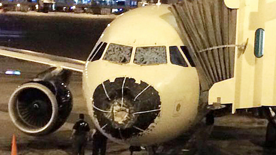Notlandung im Blindflug: Hagel beschädigte Flugzeug schwer | Tiroler ...