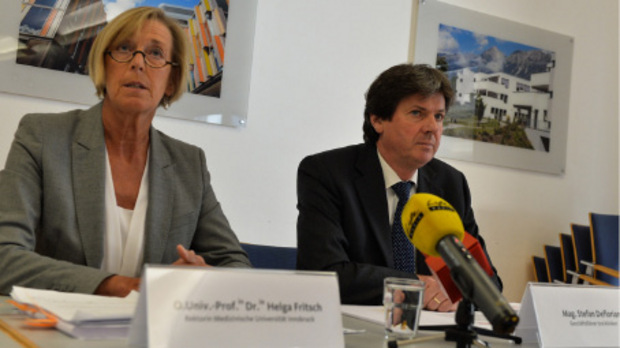 Helga Fritsch, Rektorin der Medizin-Universität, und Stefan Deflorian, Vorstand der tirol kliniken, suchen gemeinsam eine Lösung. (Archivfoto)