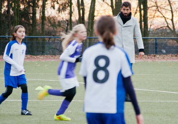 Als Zeichen der Reue pfiff Demirbay ein Mädchen-Fußballspiel.