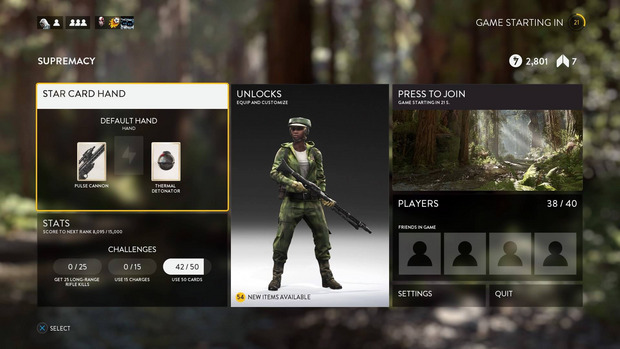 Mit Karten, die wir uns mit den im Spiel verdienten Credits kaufen, werden etwa Granaten oder Zusatzwaffen freigeschalten.