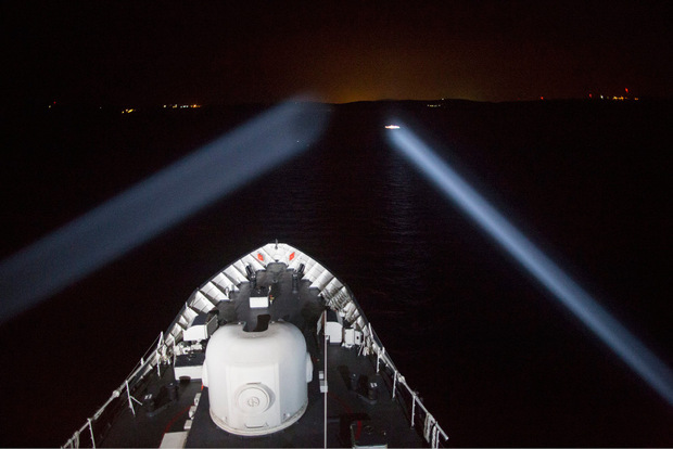 Um nicht von der Küstenwache entdeckt zu werden, weichen viele Flüchtlingsboote auf längere Routen aus.