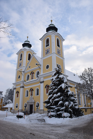 Die jetzige Dekantskirche ist im Jahr 1732 geweiht geworden. Vorher befand sich das Gotteshaus beim jetzigen Postamt.