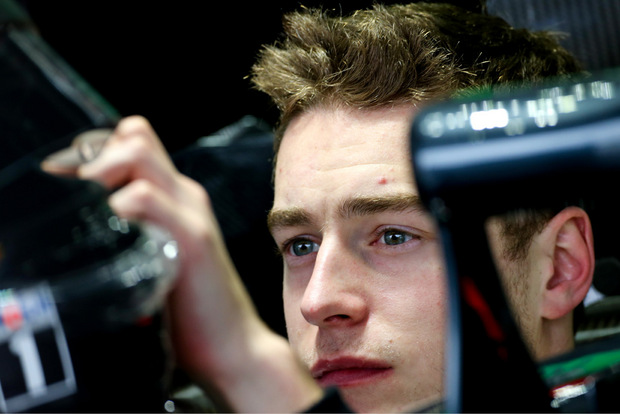 Ersatzfahrer Steffel Vandoorne feiert sein Renn-Debüt für McLaren.