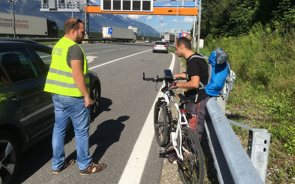 Der Radler löste einen Polizeieinsatz aus.