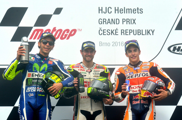 Rossi, Crutchlow und Marquez bei der Siegerehrung.