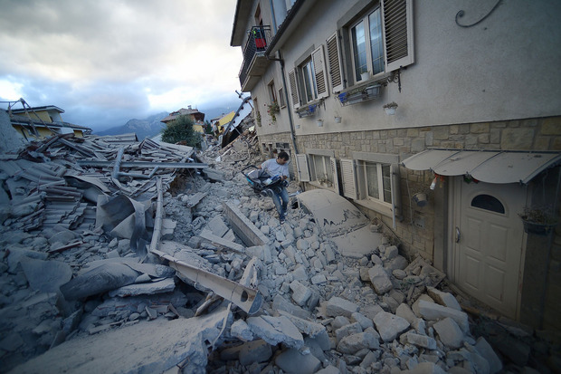 Kaum ein Gebäude in Amatrice blieb beim Erdbeben im August unbeschädigt.