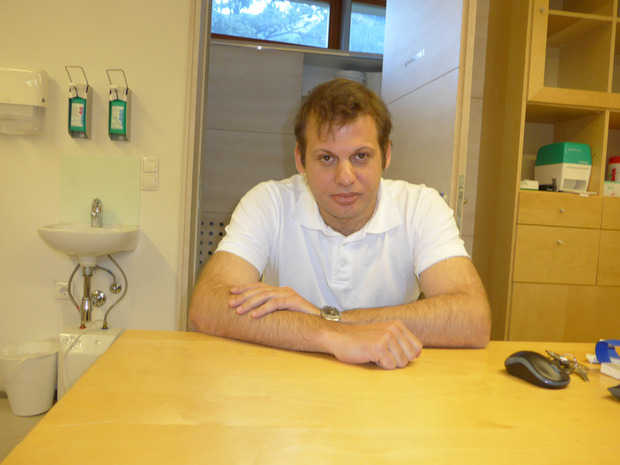 Landarzt aus Leidenschaft: Der gebürtige Grieche Dimitrios Karagiannis arbeitet seit Juli als Hausarzt in Umhausen - dafür pendelt er aus Innsbruck her.