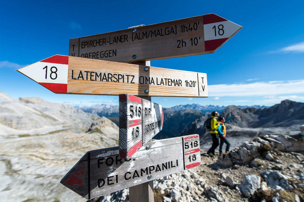 Vorbei an Berggiganten zur Latemar-Hütte.