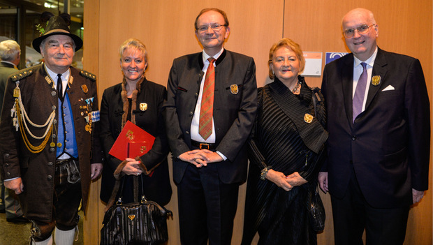 Adler-Orden in Gold: Karl Steininger, Barbara Janom Steiner, Klaus Buchleitner, Ursula Krinzinger und Aurel Saupe (von links).