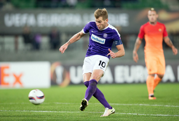 Alexander Grünwald (FK Austria Wien) schießt das Tor zum 2:4.