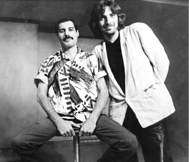 Freddie Mercury mit dem österreichischen Filmproduzenten Rudi Dolezal.