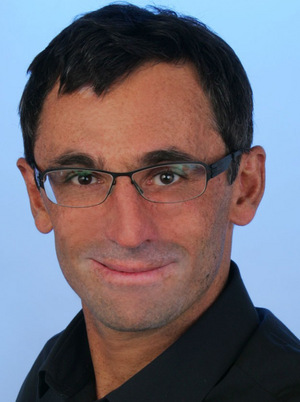 Peter Pirker, Historiker und Politikwissenschaftler, Wien. Zahlreiche Publikationen zur NS-Herrschaft in Österreich, Exil und Widerstand. Co-Leiter des Forschungsprojekts „Politics of Remembrance“ zu Wien und seiner Gedenkultur.
