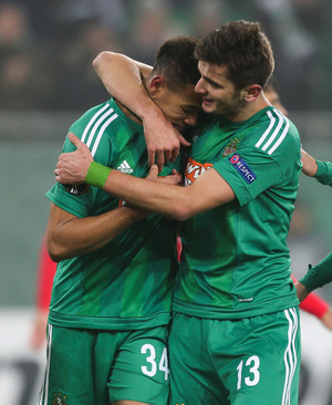 Die beiden eingewechselten Angreifer Joelinton (l.) und Giorgi Kvilitaia jubeln über den 1:0-Führungstreffer.