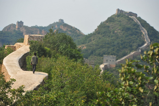 Keine Kopie: Auch wenn in China viele Produkte nachgebaut werden, die "Große Mauer" hatte kein Vorbild. Bei dem zwischen 5000 und 7000 Kilometer langen Bauwerk kamen Tausende Arbeiter zu Tode. Genützt hat sie zur Verteidigung nicht.
