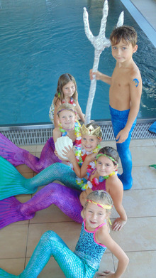 Zwerglparadies NiMa’s organisiert in ganz Tirol Motto-Feten wie z. B. die Mermaid-Party im Schwimmbad. <a target="_blank" href="http://www.nimas.at">www.nimas.at</a>
