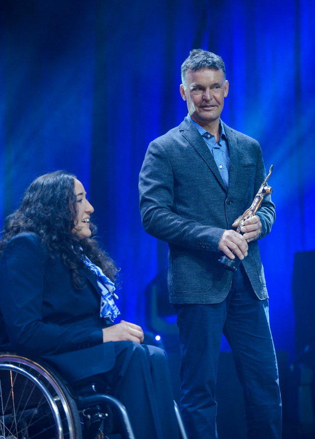 Sieben auf einen Schlag: Der Arlberger Behindertensportler Martin Falch (mit Claudia Lösch) erhielt seinen siebenten Viktor.
