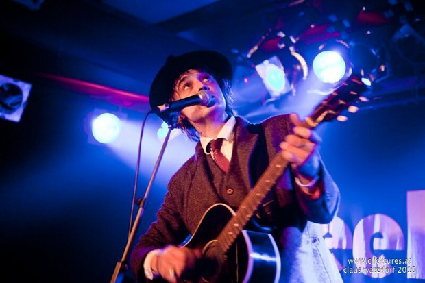 Peter Doherty, der es mit Terminen nicht so genau nimmt, spielte 2010 im Weekender.