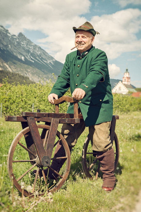 In Absam erwacht die Frühgeschichte des Fahrrads zum Leben: Der Radfahrverein Halltal ÖAMTC – im Bild der frühere Obmann Fredl Wirtenberger – lädt zur Jubiläumsfahrt.