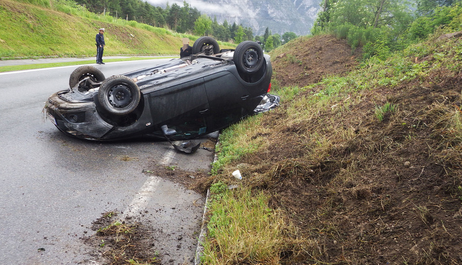 Am Auto entstand Totalschaden.