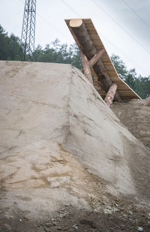 Groß, größer, Crankworx: Von dieser Holzkonstruktion springen die Mountainbiker ab.