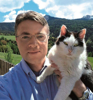 Martin M. Lintner ist Professor für Theologische Ethik an der PTH Brixen, Lehrbeauftragter für Ethik an der Freien Universität Bozen und Mitglied verschiedener Ethikkommissionen. Er wurde auf einem Bergbauernhof geboren.