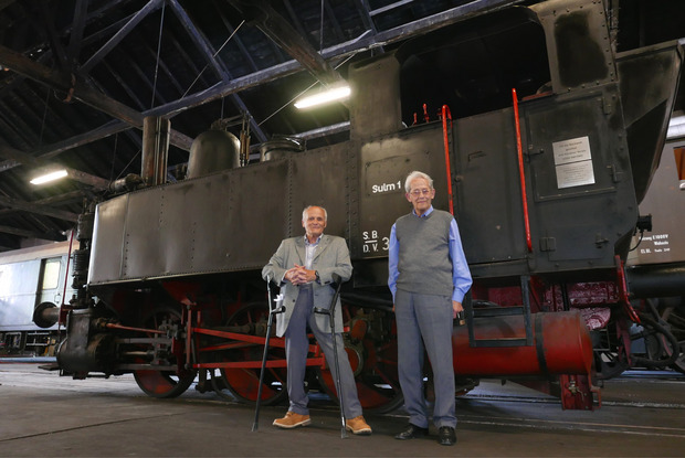 Klaus Ladinig und Rolf Keller nach der Übergabe der Dampflokomotive Sulm 1 an die Eisenbahnfreunde Lienz.