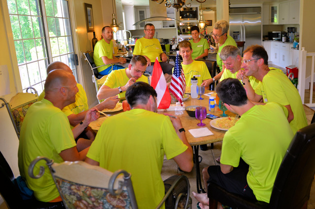 Hinter Grüner steht ein großes Team.