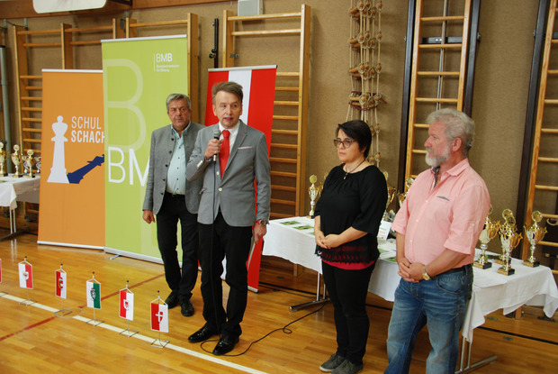 BM Rupert Schuchter, Harald Miedler (Ministerium), Karin Schnegg (Koordinatorin) und Direktor Simon Gredler (v. l.) eröffneten das Bundesfinale.