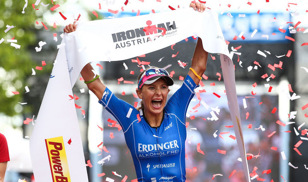 Lokalmatadorin Eva Wutti kam beim Ironman zum zweiten Mal als Erste ins Ziel.