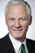 TGKK-Direktor Dr. Arno Melitopulos: "Unsere Kunden können viele Dienstleistungen sicher, bequem und
rund um die Uhr online nutzen."