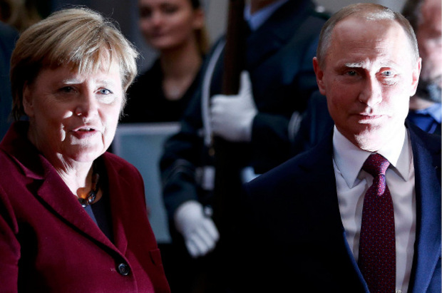 Die deutsche Kanzlerin Angela Merkel mit dem russischen Präsidenten Wladimir Putin in Berlin (Archivbild).