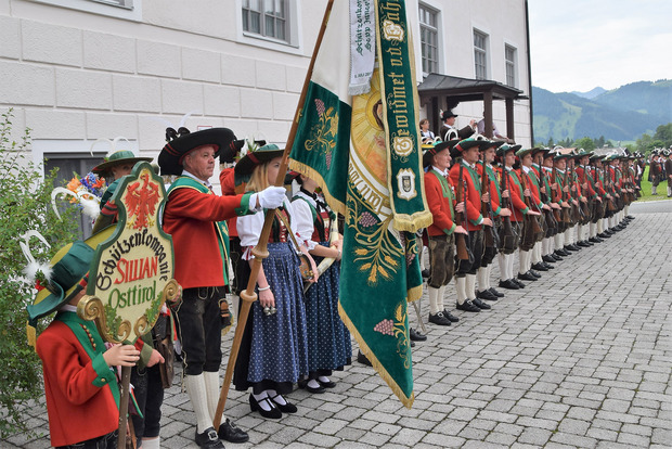 Sillian stellte in St. Ulrich die Ehrenkompanie.