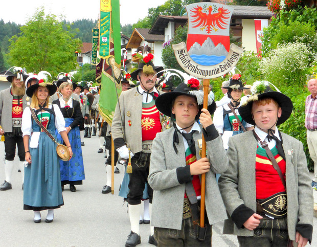 In Thiersee gingen über 1000 Schützen „auf die Straße“.