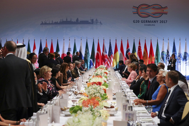 Unterdessen trafen sich die Delegierten in der Elbphilharmonie zum Dinner.