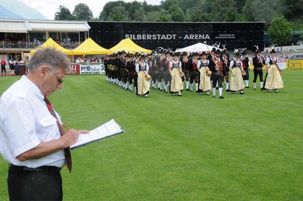 Die BMK Stans wurde unter den strengen Augen der Jury mit 91,60 Punkten Gesamtsieger .