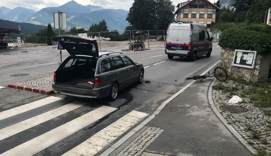 Radfahrer in Innsbruck von Auto erfasst und verletzt | Tiroler ...