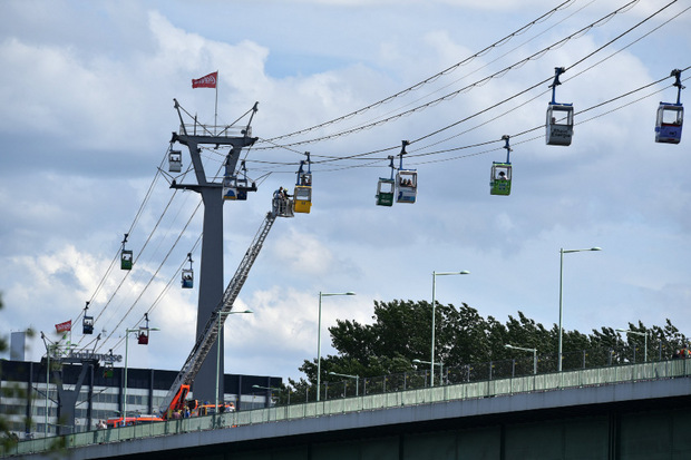 Dutzende Fahrgäste saßen mehrere Stunden fest.