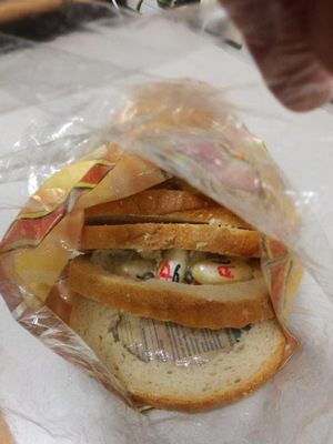 Mehr als 288 Gramm Kokain in Bodypacker-Behältnissen abgepackt steckten in dem Brot.