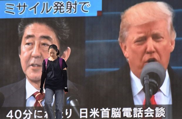 Nach dem erneuten Raketentest spricht Japans Premierminister Shinzo Abe von einer "schwerwiegenden Bedrohung". US-Präsident Trump hatte sich erst vor wenigen Tagen zuversichtlich geäußert.