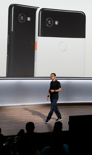 Mario Queiroz stellte das "Pixel 2" vor.