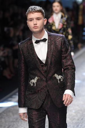 Rafferty Law, Sohn von Schauspieler Jude Law, marschierte bei Dolce & Gabbana über den Laufsteg.