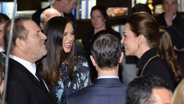 Harvey Weinstein traf 2014 in New York auch Prinz Williams Frau Kate. Der Produzent wurde von Queen Elizabeth 2004 ehrenhalber zum "Commander of the Order of the British Empire" (CEB) ernannt.
