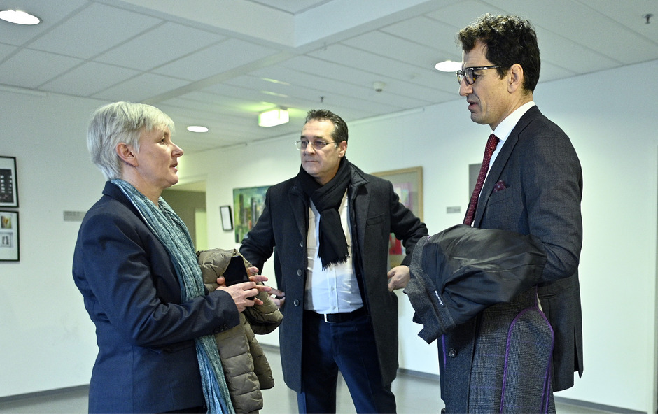 Anwältin Maria Windhager, FPÖ-Obmann Heinz Christian Strache und Anwalt Michael Rami.