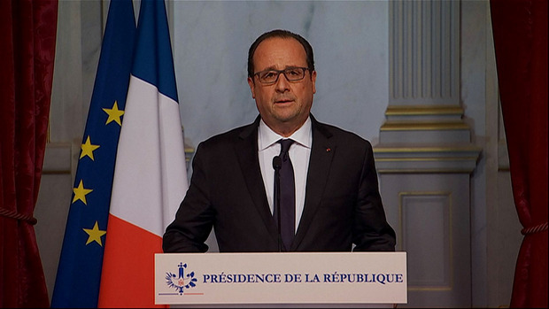 Ex-Präsident Francois Hollande hat in einer Fernsehansprache nach den Attentaten den Ausnahmezustand verkündet.