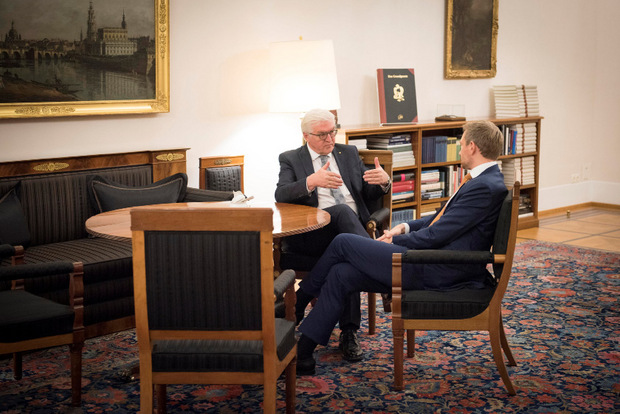 Frank-Walter Steinmeier sprach am Dienstag auch mit FDP-Chef Christian Lindner, der die Jamaika-Gespräche in der Nacht auf Montag platzen ließ.