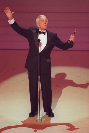 Kirk Douglas erhielt 1996 den Ehren-Oscar für sein Lebenswerk.