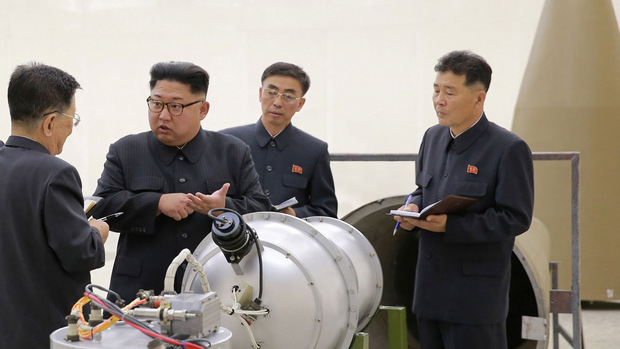 Nordkoreas Diktator Kim Jong-un inspiziert das Atomwaffenprogramm seines Landes.