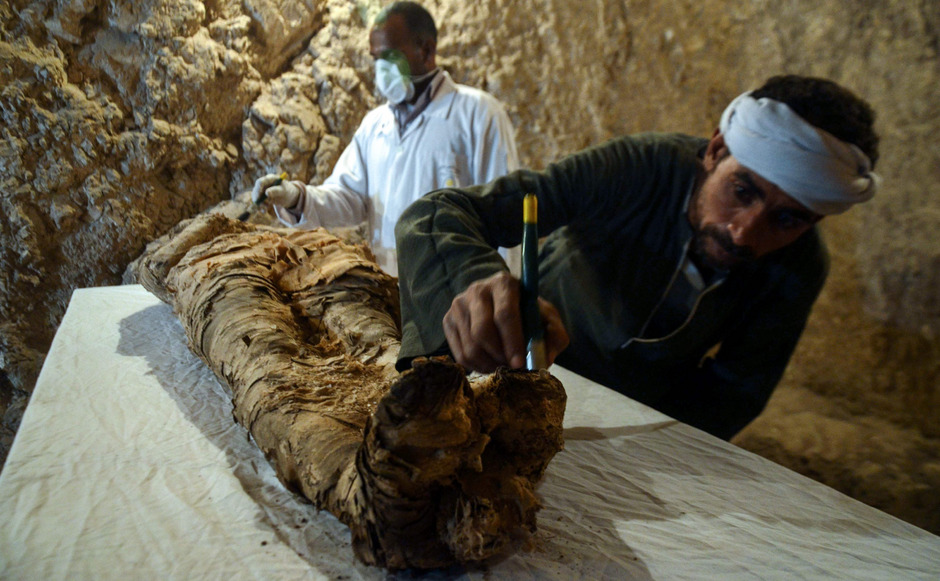 Antike Grabkammern mit Mumien in Ägypten entdeckt | Tiroler ...